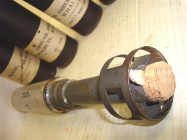 M21A1 Amber Star Signal Flare Parachute Unissued M1 Garand - Click Image to Close